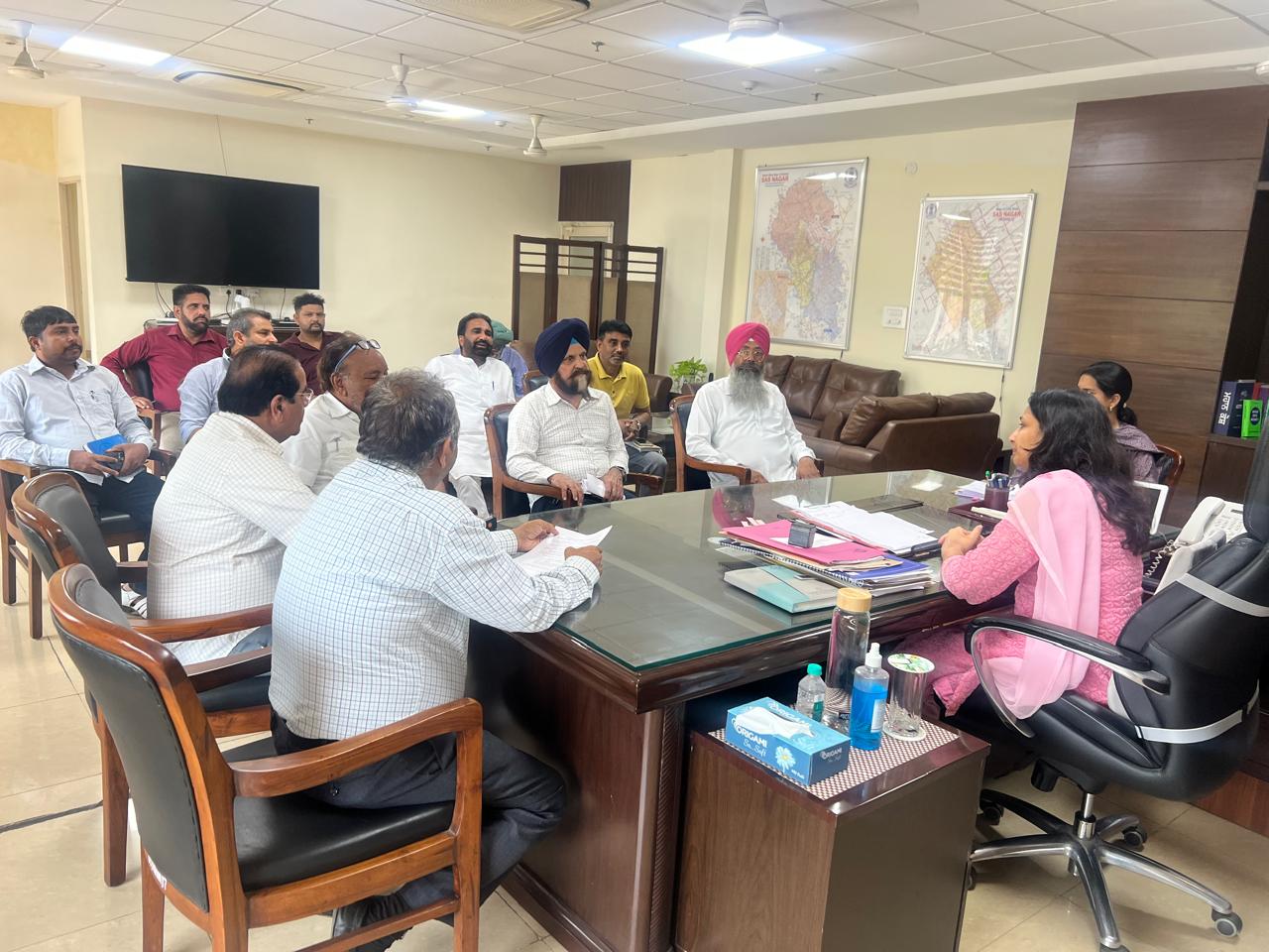 उपायुक्त-सह-जिला निर्वाचन अधिकारी ने राजनीतिक दलों के सदस्यों के साथ की बैठक